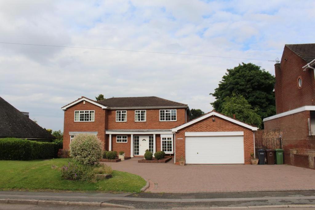 Unwind In Comfort At Cosy Caradus Your 4 Bedroom Home Sweet Home! Birmingham Exterior photo