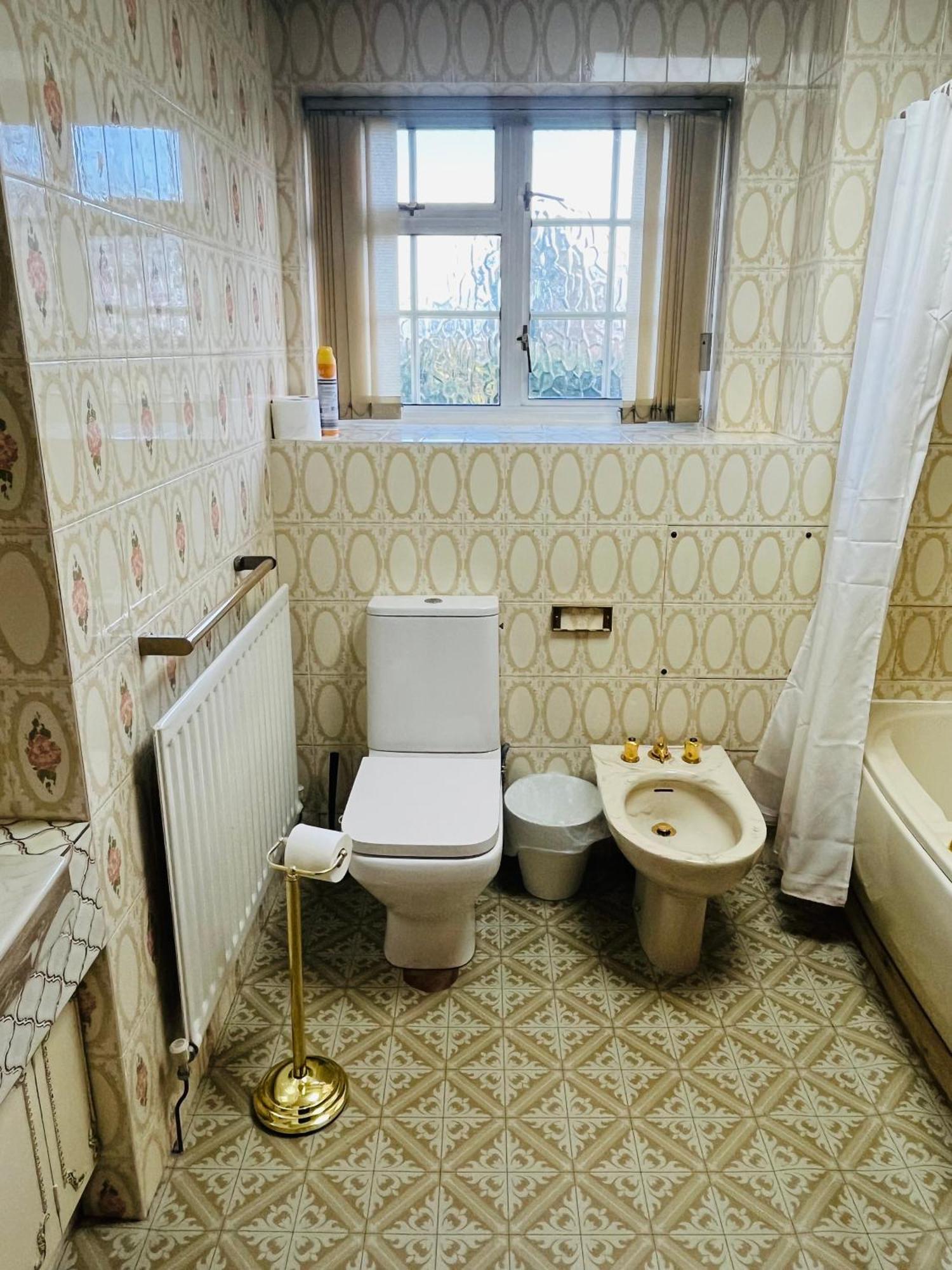 Unwind In Comfort At Cosy Caradus Your 4 Bedroom Home Sweet Home! Birmingham Exterior photo