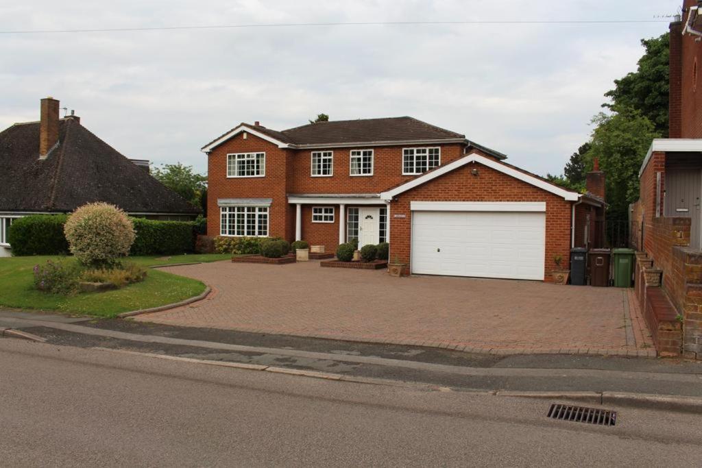 Unwind In Comfort At Cosy Caradus Your 4 Bedroom Home Sweet Home! Birmingham Exterior photo
