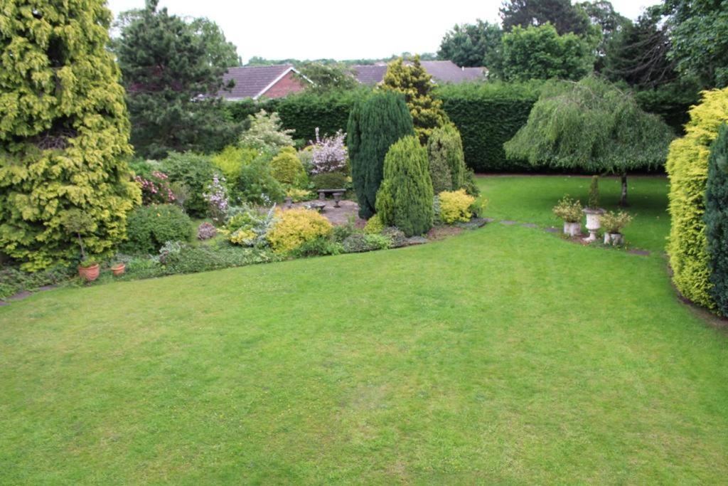 Unwind In Comfort At Cosy Caradus Your 4 Bedroom Home Sweet Home! Birmingham Exterior photo