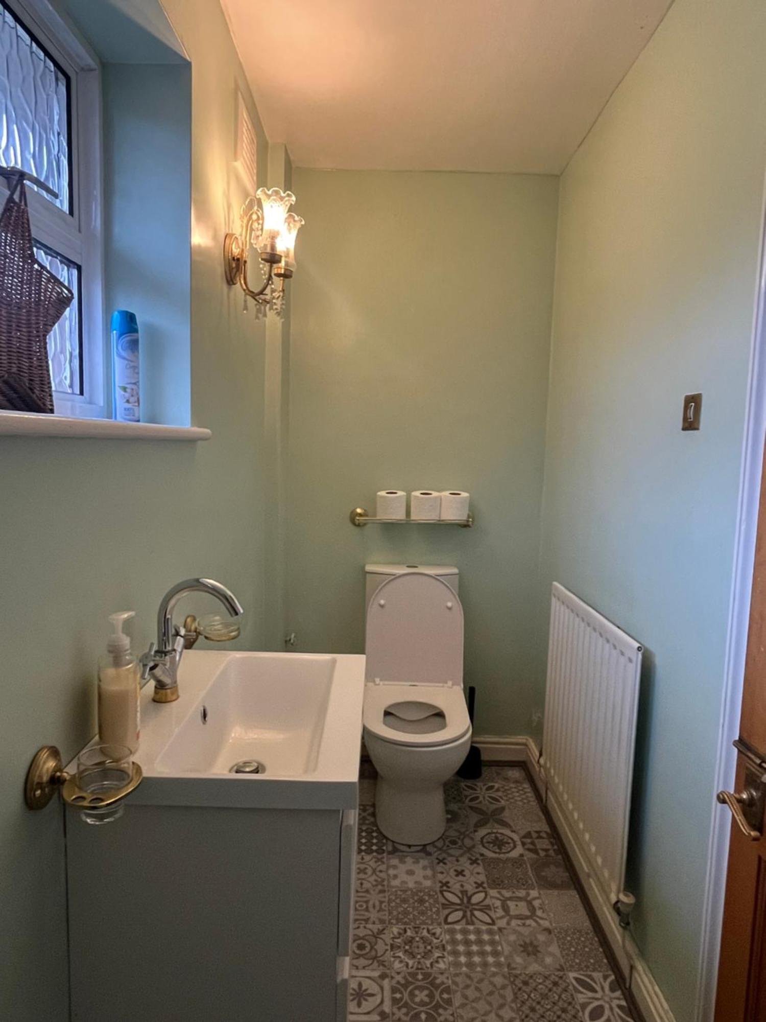Unwind In Comfort At Cosy Caradus Your 4 Bedroom Home Sweet Home! Birmingham Exterior photo